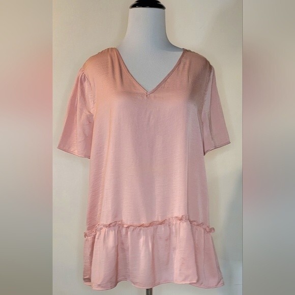 NWT Floral and Ivy Blush Pink Satin Silky Blouse-Short Sleeve - Size Medium - Picture 1 of 7